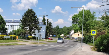 Přechod ve Školní ulici je díky světlům bezpečnější