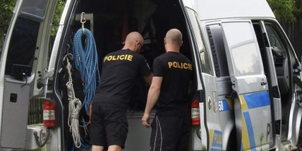 Policisté a potápěči pokračují v pátrání po pohřešované Pavlíně
