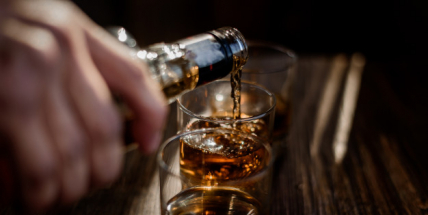 Loni vzrostl počet častých konzumentů alkoholu i průměrná roční spotřeba
