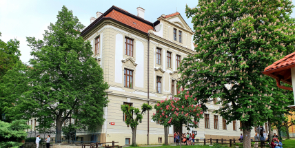 Útočník z příbramské základky měl mít seznam obětí.  Nedovolíme, aby naše děti chodily do školy se strachem, řekl starosta