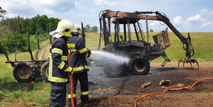 U Obor shořel harvestor, škoda 800 tisíc