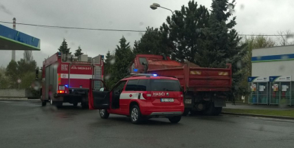 Na OMV hořela tatra