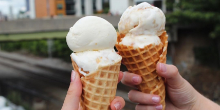 Prodej zmrzlin v obchodech vzrostl o desítky procent, někteří zákazníci se vydávají do obchodů zchladit