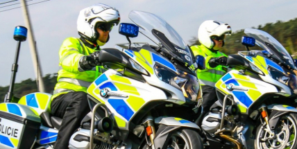 Burácení motorů, ve vzduchu vůně benzinu. Motorkáři vyjedou na společnou projížďku s policií