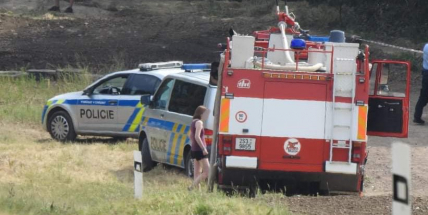Při motokrosových závodech v Podluhách vyjel řidič mimo trať a narazil do diváků
