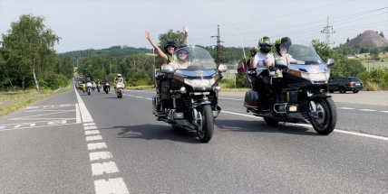Příbramské silnice patřily silným mašinám. Téměř tři sta motorkářů se vydalo na projížďku s policií