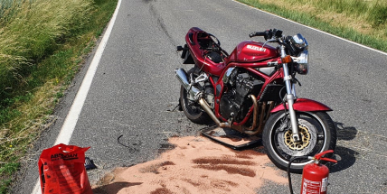 Pro vážně zraněného motorkáře letěl k Březnici vrtulník