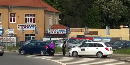 Dvě nehody v jednu chvíli komplikovaly dopravu u Obory