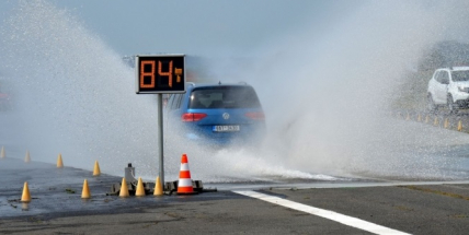 Na polygonu v Dlouhé Lhotě si ročně odmažou body stovky řidičů