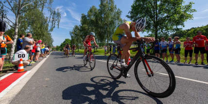 Tři disciplíny a jeden cíl. V Příbrami zabojují triatlonisté
