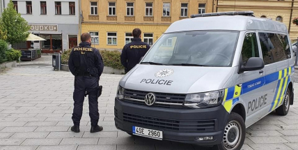 Policisté hlídají i příbramský úřad práce. Anonym hrozí, že bude pokračovat, když policie Dvořáka nepropustí