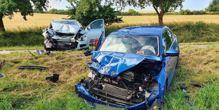 U Pečic se čelně střetla dvě auta, čtyři zranění. Jeden z řidičů nadýchal přes dvě promile alkoholu