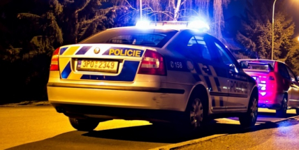 Opilý řidič v kempu u Klučenic chtěl po nehodě ujet, lidé ho zadrželi