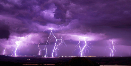 Meteorologové zpřísnili výstrahu. Bouřky mohou být extrémně silné