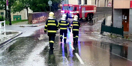 Středočeským hasičům přibylo kvůli bouřce kolem 180 výjezdů