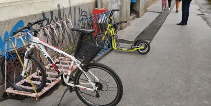 Jezdit na kole je trapné i nebezpečné, míní žáci