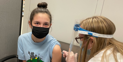 V sobotu přibylo 159 případů, reprodukční číslo je nejvyšší od začátku roku