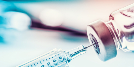 V pátek přibylo 233 případů covidu, o pět desítek méně než před týdnem. Reprodukční číslo kleslo na 1,18