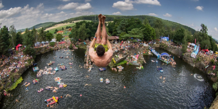 Highjump v Hřiměždicích přivítá i zahraniční sportovce. Návštěvníci budou moci skákat do obřího nafukovacího polštáře