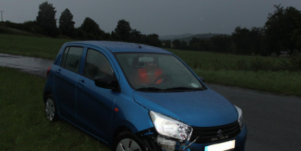 Policisté hledají svědky nehody dvou vozů u obce Štíleček na Sedlčansku