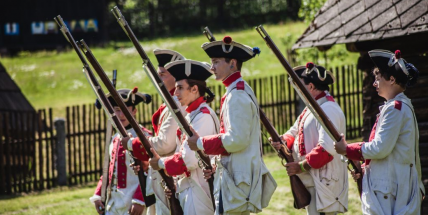 Nocleh a proviant. Jak si počínali vojáci na vsi