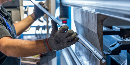 Třítýdenní lhůty se protáhly na tři měsíce. Problémy s dodávkami řeší i firmy v Příbrami