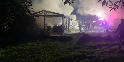 V kempu Radava opět hořelo. Plameny pohltily karavany i auta