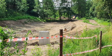 Práce na revitalizaci Čekalíkovského rybníka pokračují, vyroste zde relaxační zóna