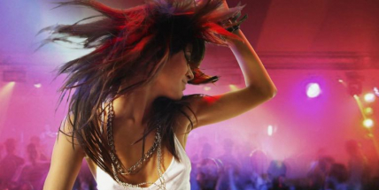 Vláda schválila další rozvolnění. Od srpna bude možné i tančit