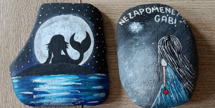 Příbram a blízké okolí zaplavila vlna malovaných kamínků. Víte, co znamenají?