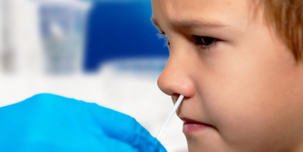 Děti už nemusí jít po dovolené v rizikové zemi do samoizolace