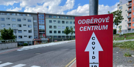 V neděli přibylo v Česku 75 případů covidu, nejméně od začátku prázdnin