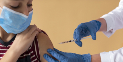 Ukončené očkování proti koronaviru má v Česku více než pět milionu lidí