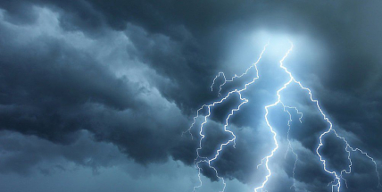 Na Příbramsku hrozí v sobotu večer a v noci na neděli silné bouřky