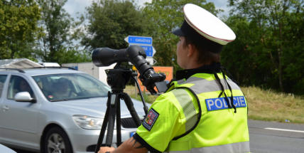 Tisícovky policistů budou ode dneška do pátku kontrolovat dodržování rychlosti