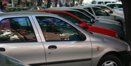 Do konce prázdnin přibude ve Školní ulici čtyřicítka parkovacích míst