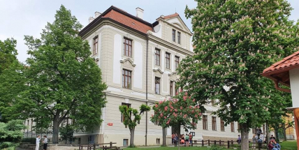 Příbram připravuje projektovou dokumentaci k půdní vestavbě na ZŠ Jiráskovy sady