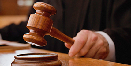 Házet kuličku na jedoucí auto je dětinské a bezohledné, konstatoval soud