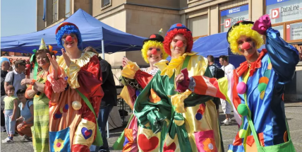 Pouťové atrakce, pohádky a adrenalin. Divadlo bude opět patřit dětem