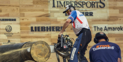 Novák dnes ovládnou svalnatí muži s pilami a sekerami, na návštěvníky čeká i rodeo býk