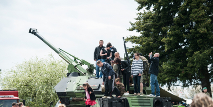 Stovky lidí si u Památníku Vítězství připomněly poslední bitvu 2. světové války