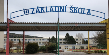 Po pozitivním testu žáka nebude smět chodit do školy celá třída kromě očkovaných