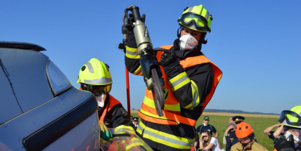 V krajské soutěži ve vyprošťování u dopravních nehod získali příbramští hasiči druhé místo