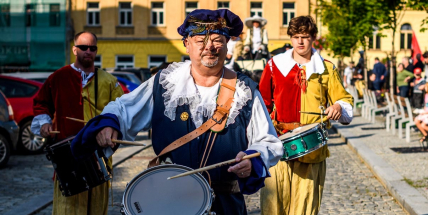 Program: Dobový průvod, Běh hasičů do Svatohorských schodů a celodenní program, to je Příbramská svatohorská šalmaj