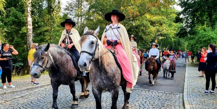 Svatou Horu oživila historická slavnost. Letošní šalmaj si nenechaly ujít tisíce lidí
