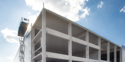 Doosan Bobcat otevře ve Zdicích skladovací halu za 300 milionů korun