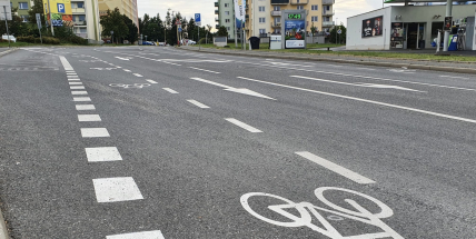 Řidiči autobusů zuří: Kvůli cyklostrase nám zúžili jízdní pruhy, do kterých se nevejdeme