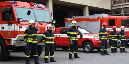 Příbramští hasiči uctili památku dvou kolegů, kteří zahynuli v Koryčanech