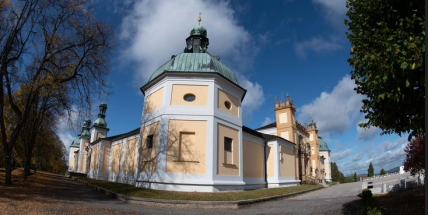 Přichází Měsíc věží a rozhleden, vystoupejte na šachetní věž nebo zvonici