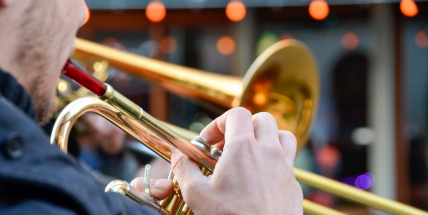 Benefiční koncert nebo dechovka v ulicích. Města na Příbramsku spojí svátek s hudbou